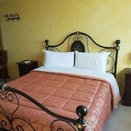 Le Tre Rose Hotel Bono  Exterior foto