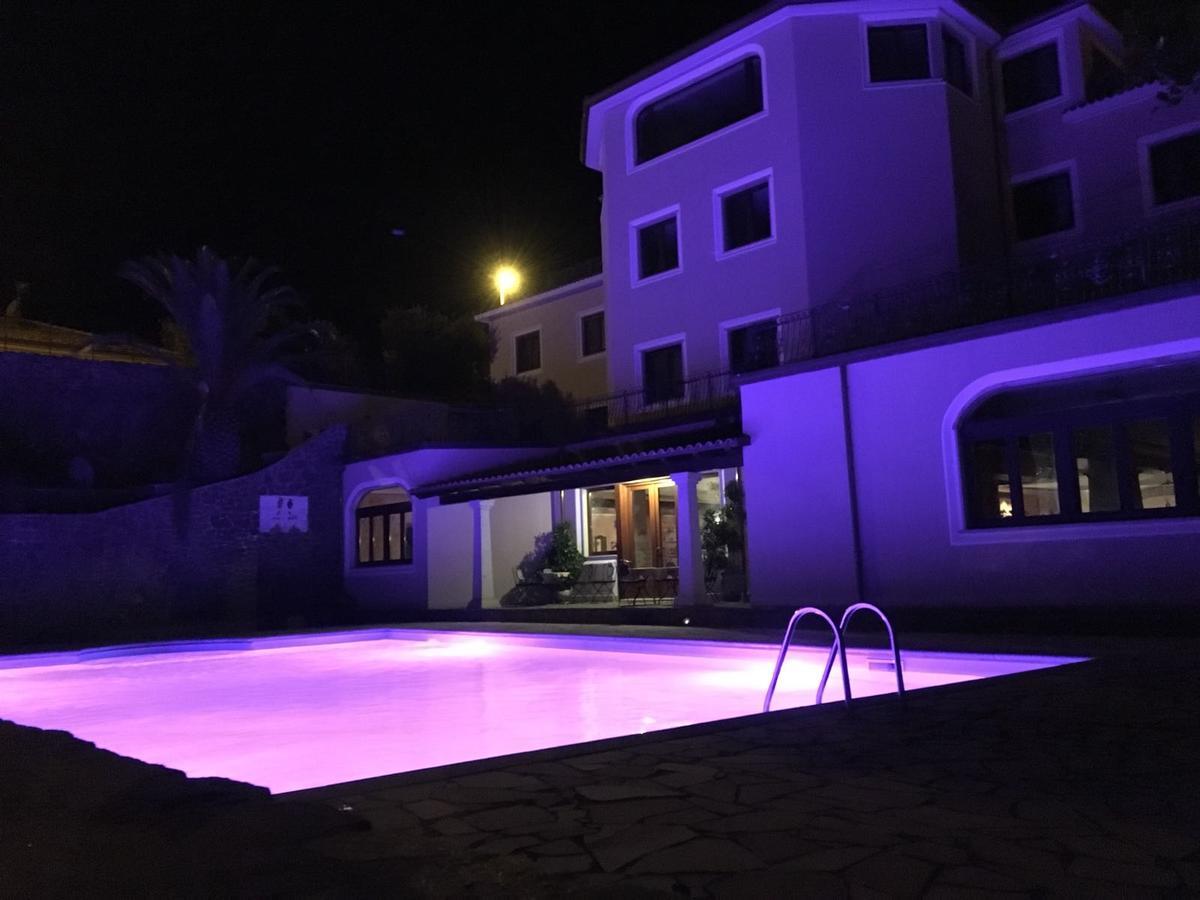 Le Tre Rose Hotel Bono  Exterior foto