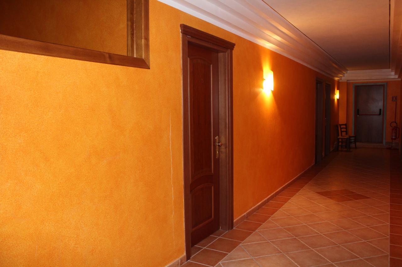 Le Tre Rose Hotel Bono  Exterior foto