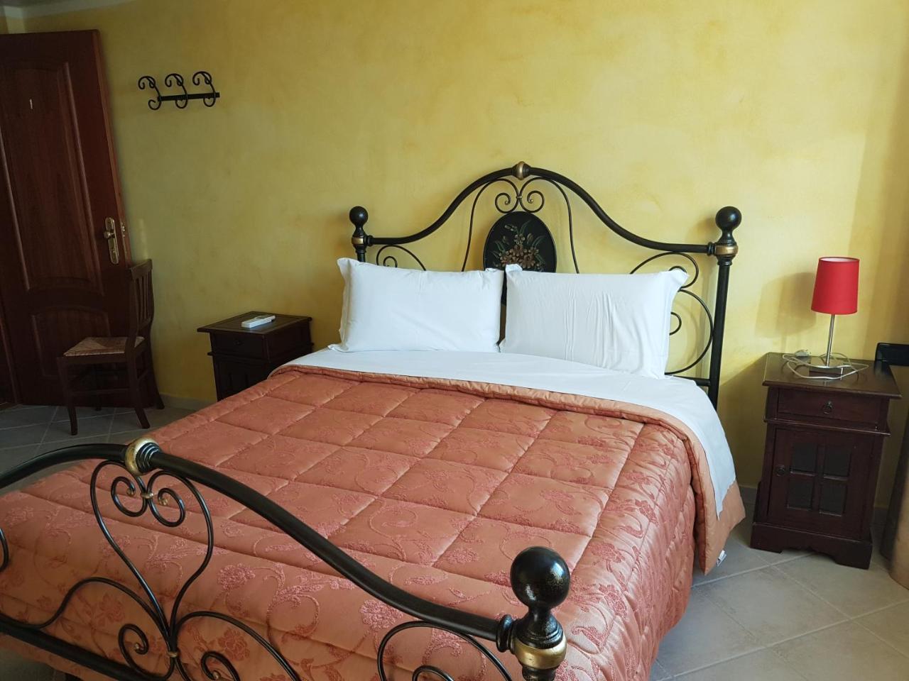 Le Tre Rose Hotel Bono  Exterior foto
