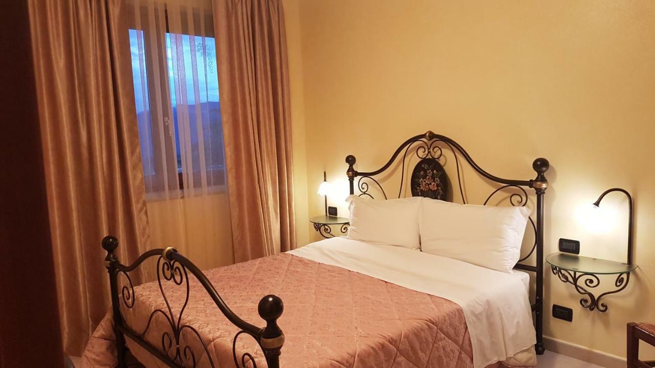 Le Tre Rose Hotel Bono  Exterior foto