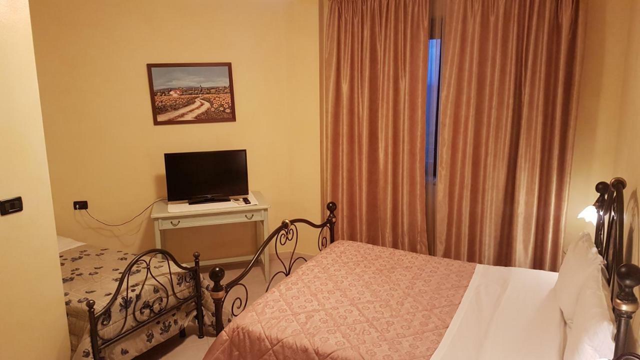 Le Tre Rose Hotel Bono  Exterior foto